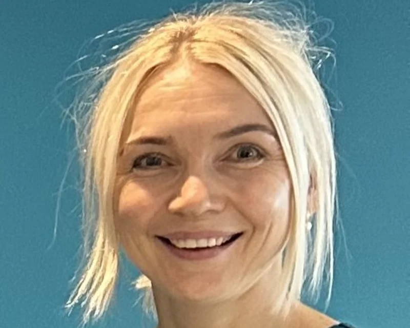 Tannlegeassistent Lillian Ravnåsen Kristiansen ved Lillesand Tannlegesenter